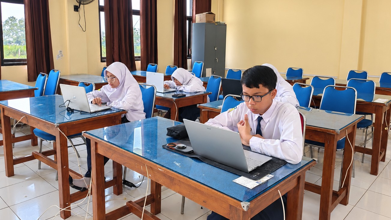 Asah Kemampuan Bahasa Asing, 4 Siswa SMP Islam Al Ummah Ikuti Penyisihan Enigma English Olympiade MAN 2 Jombang