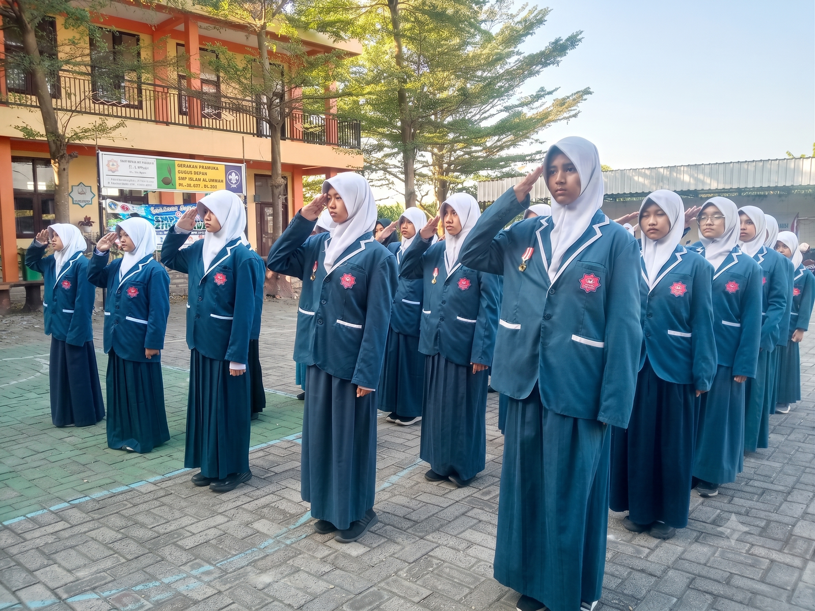 Upacara Hari Senin SMP Islam Al Ummah: Apresiasi untuk Siswa Terpilih Paskibra Kecamatan Diwek & Pesan Menjaga Kebersihan