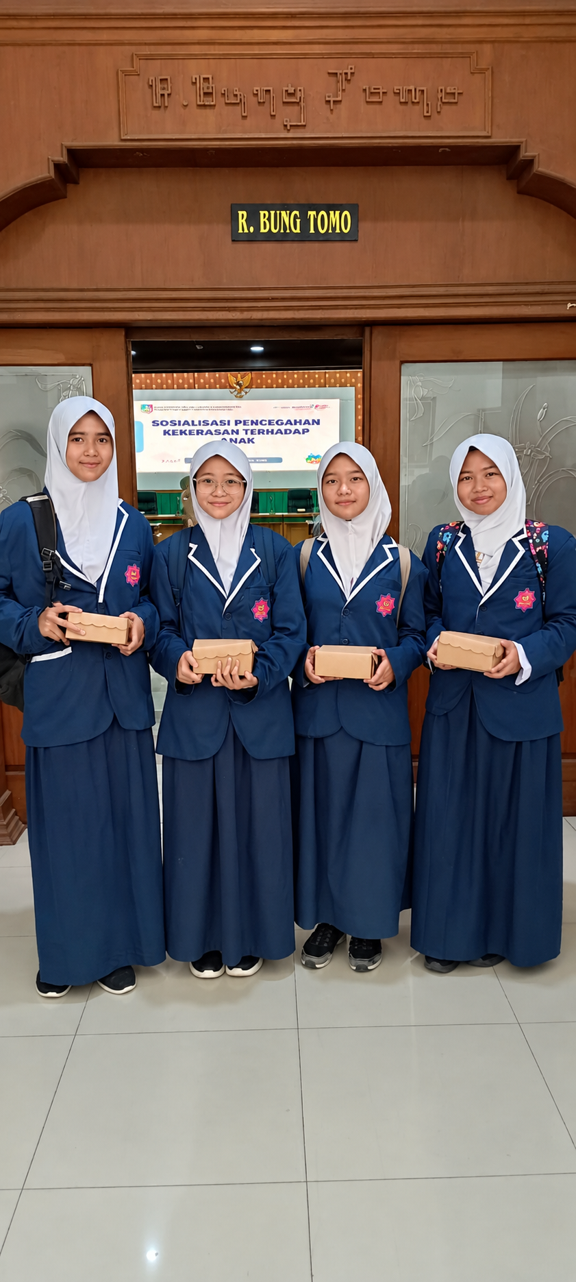 Wujudkan Lingkungan Ramah Anak, Siswi SMP Islam Al Ummah Hadiri Sosialisasi Pencegahan Kekerasan di Pemkab Jombang