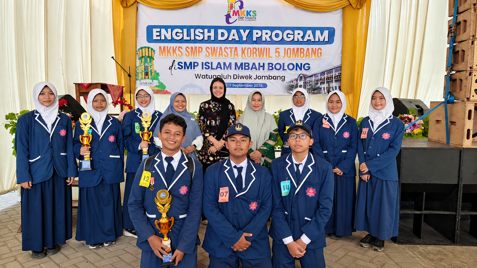 Raih Tiga Gelar “Best Performance”, Delegasi SMP Islam Al Ummah Tampil Memukau di English Day Program MKKS Korwil 5
